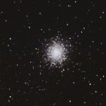 Kugelsternhaufen Messier 14 (NGC 6402), 30000 Lichtjahre Entfernung, 1 Mio Sonnenmassen im Sternbild Schlagenträger Kugelsternhaufen M14